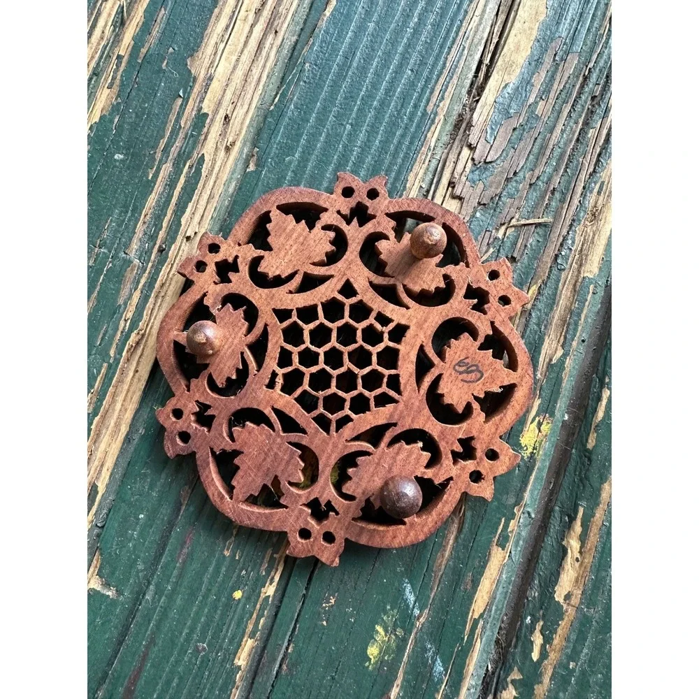 Vintage Hand Carved Wooden Trivet Leaf Honeycomb Lattice Boho Kitchen Decor 5.5